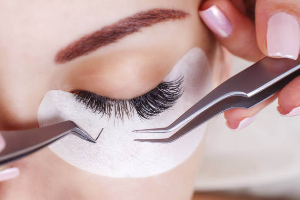 How To Put On False Eyelashes Without Glue